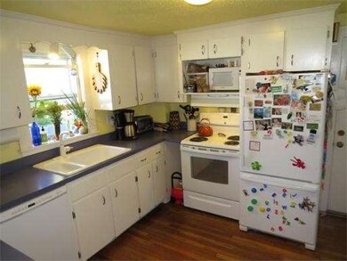 22 Vassar St, Medford, MA 02155 - photo 2