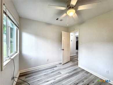 608 Bracewood Cir unit B, San Marcos, TX 78666 - photo 4