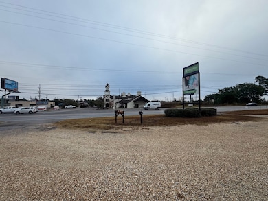 172 Honeysuckle Rd, Dothan, AL 36305 - photo 2