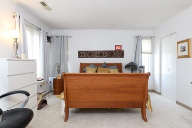 42 Fresh Pond Place unit 1, Cambridge, MA 02138 - photo 4