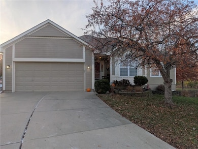 1020 NE Woodbury Ln, Lees Summit, MO 64086 - photo 3