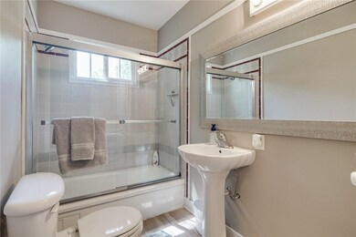 809 NW A St, Bentonville, AR 72712 - photo 3