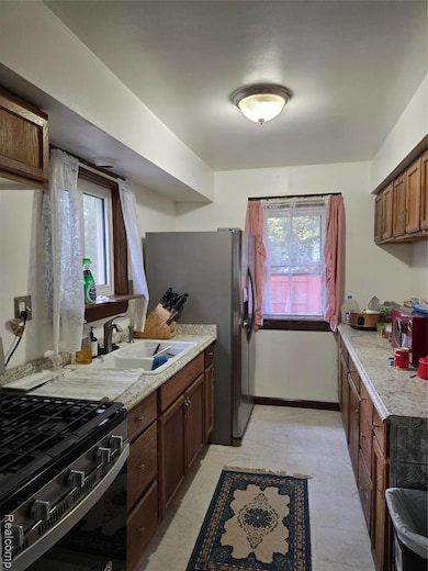 1470 E Pearl Ave, Hazel Park, MI 48030 - photo 5