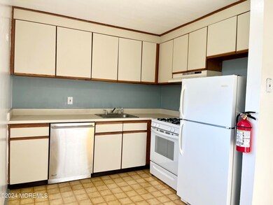 5 Juniper Ln, Eatontown, NJ 07724 - photo 4