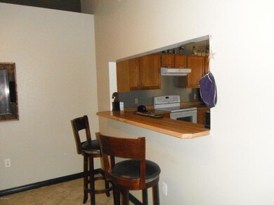 4817 Dining to Kitchen passthru