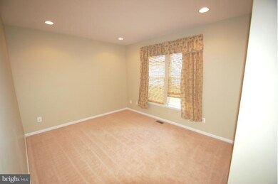 3601 Secret Grove Ct, Dumfries, VA 22025 - photo 2