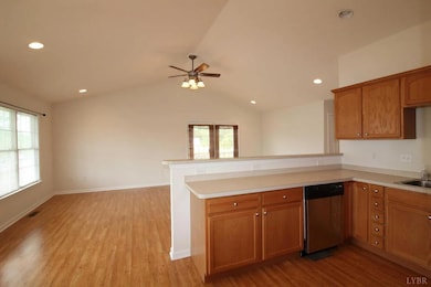 109 Cedarcrest Dr, Waynesboro, VA 22980 - photo 5