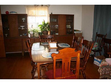 Dining Room. Plenty of room for your guests to gat