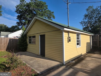 422 Jackson Ave, Thomaston, GA 30286 - photo 2