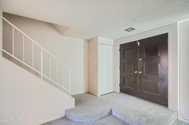 05 Foyer