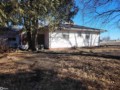 821 NE 2nd St, Eagle Grove, IA 50533 - photo 4