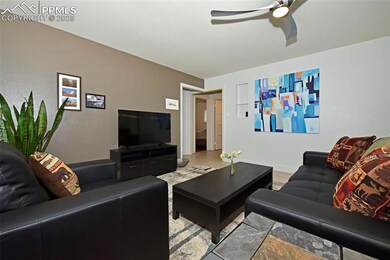 Living room unit 422