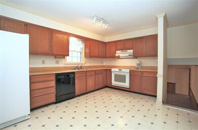 611 Clover Dr, Jacksonville, NC 28546 - photo 6