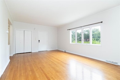 5322 Ingersoll Ave unit A1, Des Moines, IA 50312 - photo 4