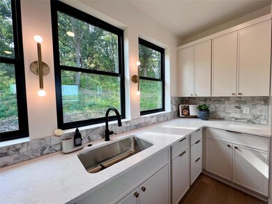 1328 Thomas Beck Rd unit 31, Des Moines, IA 50315 - photo 5