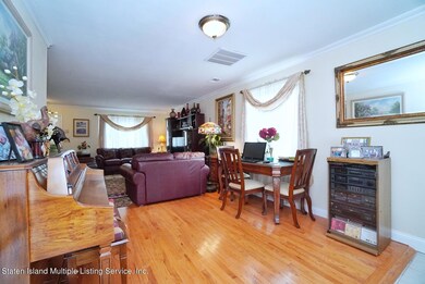 (7) DINING ROOM
