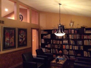Studio/Study/Office.