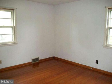 439 Lee St, Strasburg, VA 22657 - photo 5