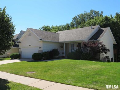 2107 W 57th St, Davenport, IA 52806 - photo 2
