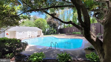 10036 Oakton Terrace Rd, Oakton, VA 22124 - photo 7