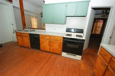 1300 W Dumble St, Alvin, TX 77511 - photo 3