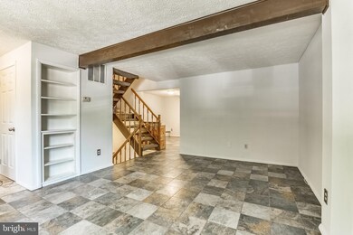 8105 Parkdale Ct, Springfield, VA 22153 - photo 5