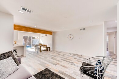 2313 W De-006-21-Living Ro-MLS_Size