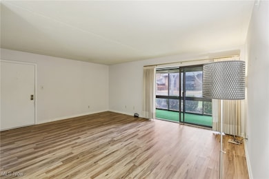 22976 Maple Ridge Rd unit B 105, North Olmsted, OH 44070 - photo 3