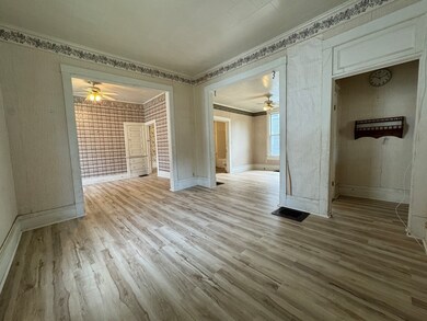 734 W Henry St, Pontiac, IL 61764 - photo 4