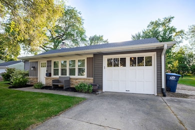 620 Crest St, Wheaton, IL 60187 - photo 2