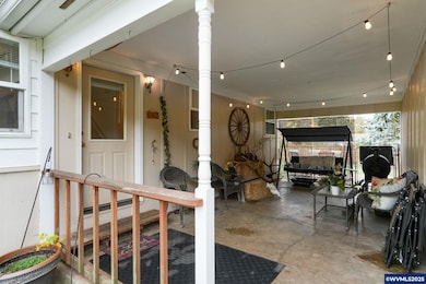 704 Cliff Ct, Silverton, OR 97381 - photo 3