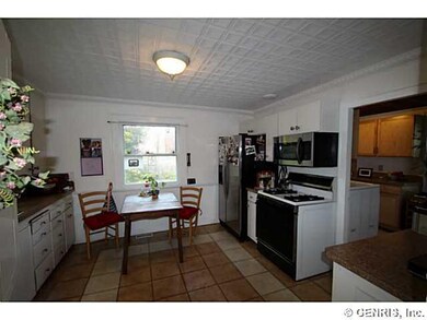 Kitchen. Charming and functional! Former carriage 