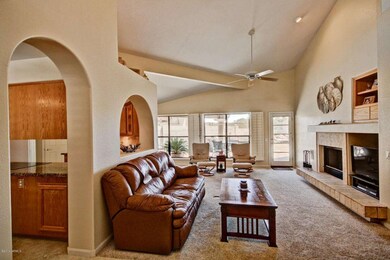Living Room - (6)