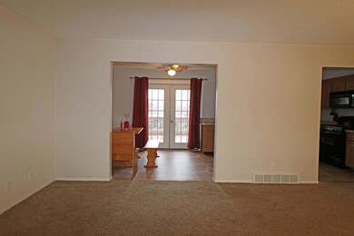 Neutral decor, plush carpet