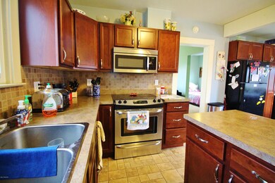 109 Beech St E, Three Oaks, MI 49128 - photo 5