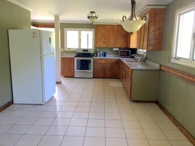 Eat-in kitchen