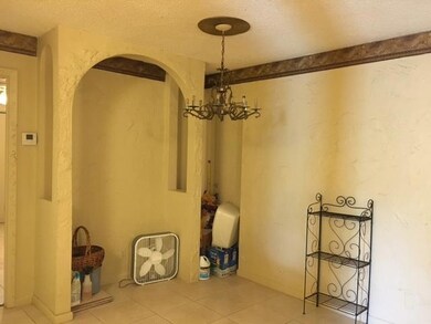 6 Crossings Dining Area