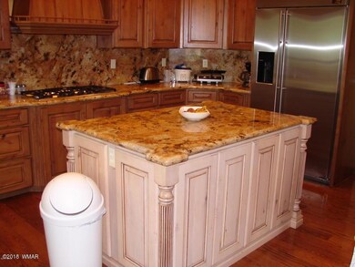 Kitchen w/Island
