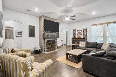 1408 Wavelet Dr, Azle, TX 76020 - photo 5