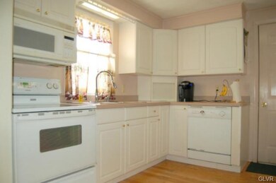 418 Old Allentown Rd, Wind Gap, PA 18091 - photo 3