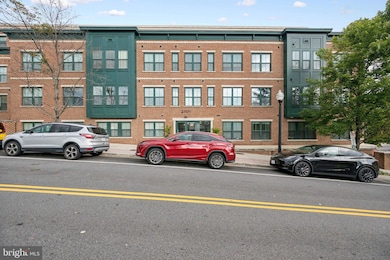 Dominion Heights unit 107, Arlington, VA 22207 - photo 3