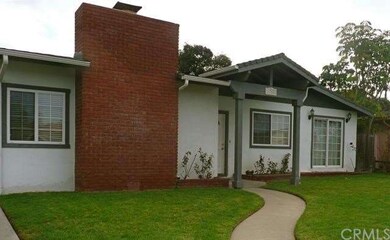1782 Kenwood Place welcomes you.