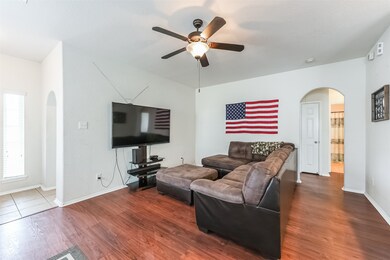 1003 Brady Ln, Alvin, TX 77511 - photo 4