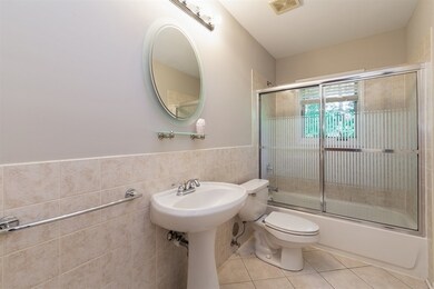 10059 Meadow Ln, Des Plaines, IL 60016 - photo 6