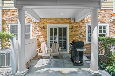 69 Riverdale Ave Unit 602-large-048-049-