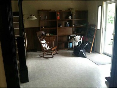 Entry/Foyer.