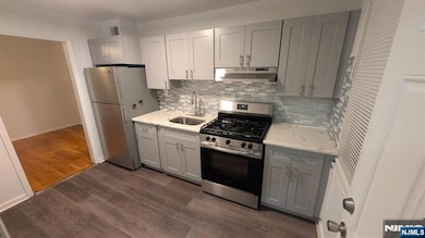 196-198 Tuxedo Pkwy, Newark, NJ 07106 - photo 6