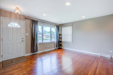 2405 Cedar St, Rolling Meadows, IL 60008 - photo 2