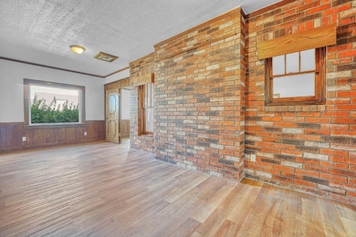 302 S 6th St, Chickasha, OK 73018 - photo 4