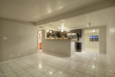 26th_great_room_to_kitchen
